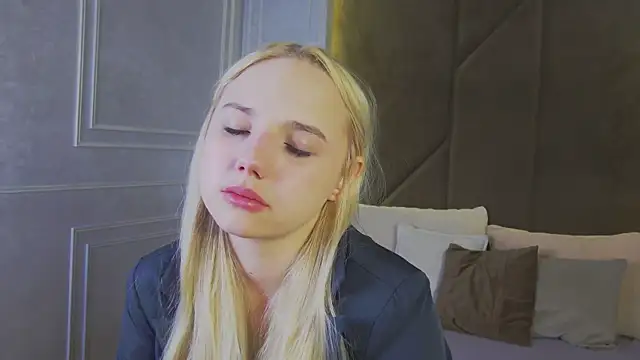 Snapshot of Sky_Cutie chatting on 07-04-26, 04:40 Sky Cutie online show from 07-04-26, 04:40