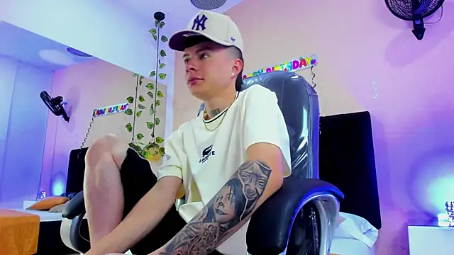 Nascary Fox online show from 11-26-25, 07:59