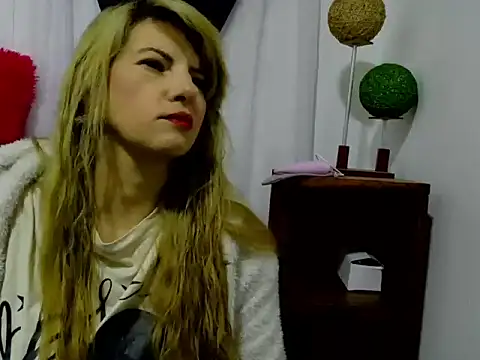 katioska25 online show from 10-17-25, 02:08