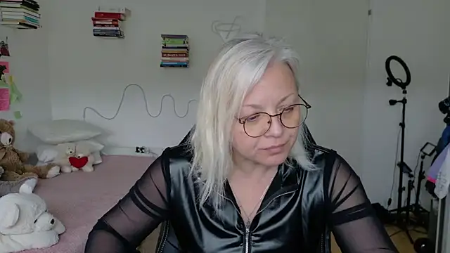 Linsy Kim online show from 04-09-26, 10:42