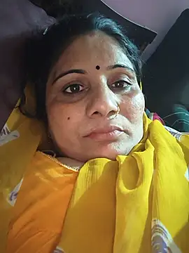 Snapshot of Rakhi99x chatting on 05-27-26, 09:28 Rakhi99x online show from 05-27-26, 09:28