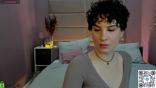 Adeline Perle online show from 12-05-25, 01:14