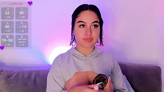 Snapshot of AnaLevii chatting on 01-08-26, 11:01 AnaLevii online show from 01-08-26, 11:01