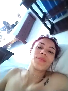 dulcelatin21 online show from 10-31-25, 03:46