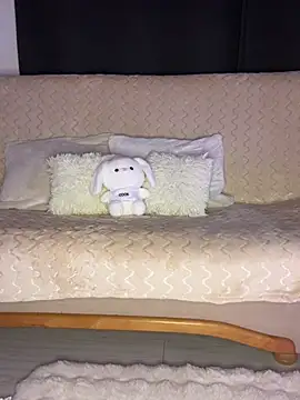 AubrieleRouj1 online show from 04-13-26, 04:56