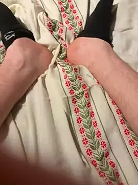 Snapshot of A2221aw chatting on 11-28-25, 12:13 A2221aw online show from 11-28-25, 12:13