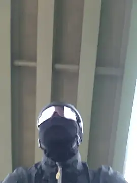 Snapshot of anggllaaa chatting on 10-25-25, 10:04 anggllaaa online show from 10-25-25, 10:04