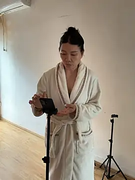 xiiuuff18 online show from 04-16-26, 04:24