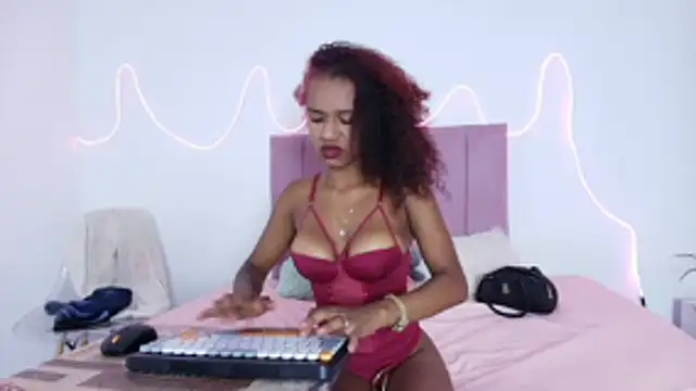 Valerin salazar online show from 11-07-25, 06:52