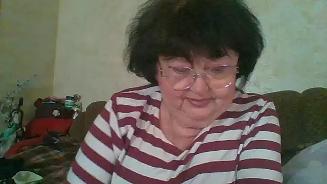 Snapshot of MilaSky5303 chatting on 04-25-26, 01:41 MilaSky5303 online show from 04-25-26, 01:41