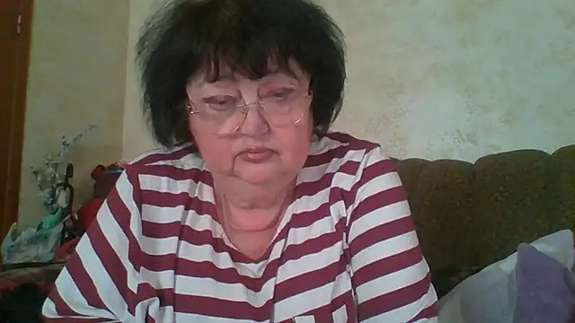 Snapshot of MilaSky5303 chatting on 04-26-26, 02:04 MilaSky5303 online show from 04-26-26, 02:04