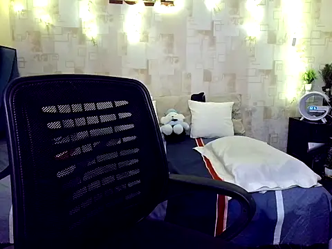 Snapshot of fairy_princess chatting on 09-22-25, 08:44 fairy princess online show from 09-22-25, 08:44