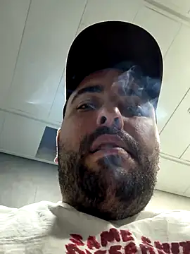 Snapshot of Beautybeastttt chatting on 09-22-25, 11:07 Beautybeastttt online show from 09-22-25, 11:07