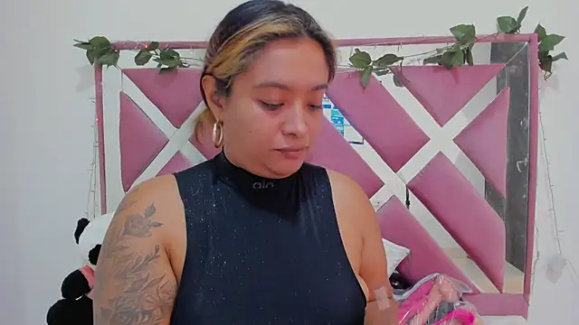 bellalumi online show from 11-25-25, 02:44