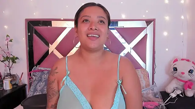 Snapshot of bellalumi chatting on 05-21-26, 03:02 bellalumi online show from 05-21-26, 03:02