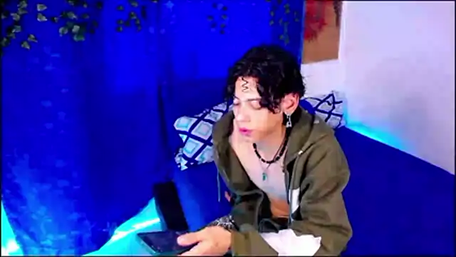 Snapshot of Thedoll_ethan7 chatting on 01-15-26, 10:35 Thedoll ethan7 online show from 01-15-26, 10:35