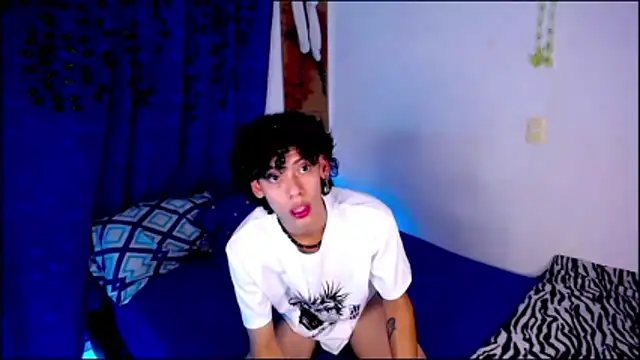 Snapshot of Thedoll_ethan7 chatting on 01-17-26, 08:19 Thedoll ethan7 online show from 01-17-26, 08:19