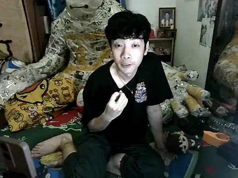 Snapshot of moaman190 chatting on 10-09-25, 04:49 moaman190 online show from 10-09-25, 04:49