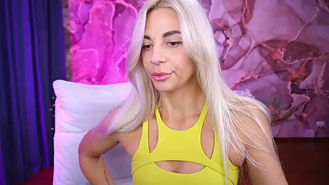 BellaRayyy online show from 10-17-25, 01:03