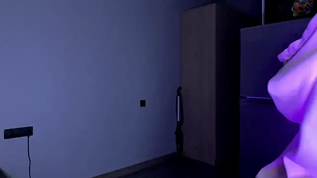 Snapshot of AiMinix chatting on 09-27-25, 04:12 AiMinix online show from 09-27-25, 04:12