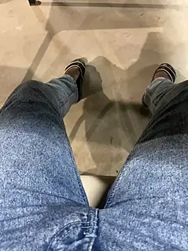 Snapshot of Senurak99 chatting on 09-11-25, 02:06 Senurak99 online show from 09-11-25, 02:06