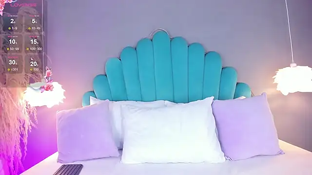 AlassiaHocthner online show from 10-10-25, 11:42