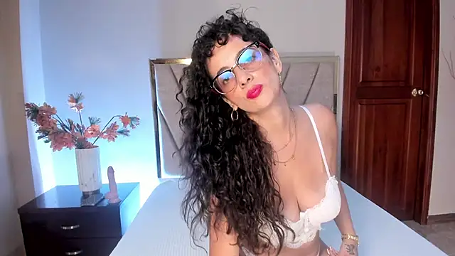 Snapshot of AmaraYasbel chatting on 02-12-26, 06:36 AmaraYasbel online show from 02-12-26, 06:36