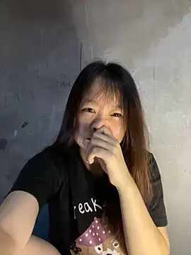 Hinne07 online show from 11-14-25, 01:48