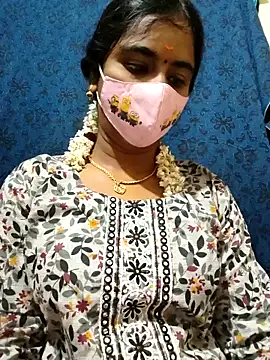 Snapshot of mini-queen chatting on 01-18-26, 12:20 mini-queen online show from 01-18-26, 12:20