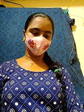 Snapshot of mini-queen chatting on 02-20-26, 04:07 mini-queen online show from 02-20-26, 04:07