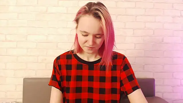 Ericha Stone online show from 11-23-25, 01:49