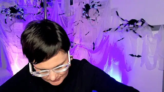 LauraDavidsons online show from 10-16-25, 04:19