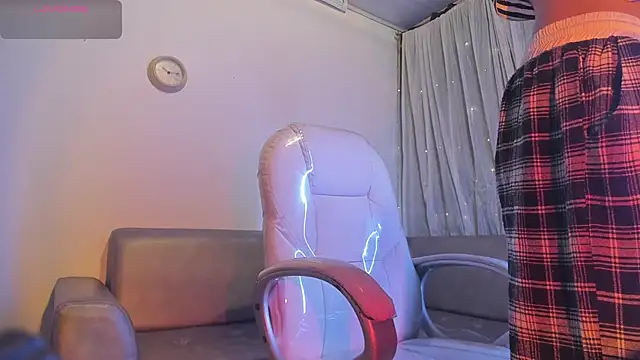 Snapshot of Angeel_of_lust chatting on 10-26-25, 04:51 Angeel of lust online show from 10-26-25, 04:51