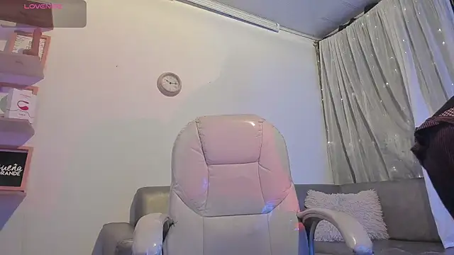 Snapshot of Angeel_of_lust chatting on 10-27-25, 04:49 Angeel of lust online show from 10-27-25, 04:49