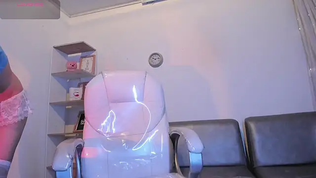 Snapshot of Angeel_of_lust chatting on 10-28-25, 04:27 Angeel of lust online show from 10-28-25, 04:27