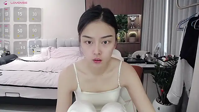 Snapshot of Xiao-zuzongl chatting on 11-14-25, 03:49 Xiao-zuzongl online show from 11-14-25, 03:49