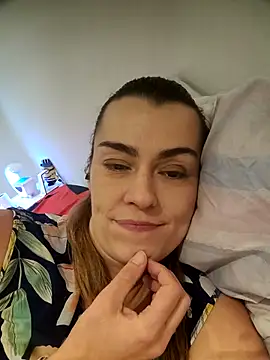 Snapshot of Carolinemiam chatting on 10-16-25, 12:39 Carolinemiam online show from 10-16-25, 12:39