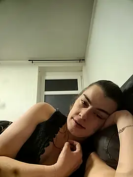 Snapshot of Carolinemiam chatting on 11-27-25, 12:02 Carolinemiam online show from 11-27-25, 12:02