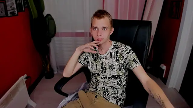 Snapshot of TimBlaks chatting on 10-08-25, 10:35 TimBlaks online show from 10-08-25, 10:35