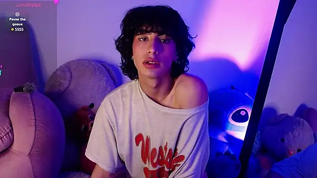 Snapshot of saanti_foxs chatting on 11-06-25, 12:33 saanti foxs online show from 11-06-25, 12:33