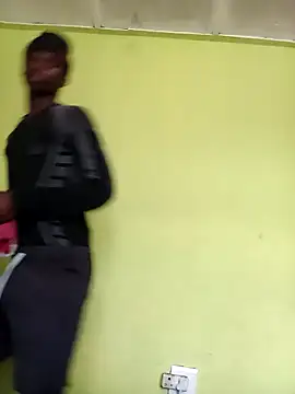 Snapshot of phumlanisanka chatting on 10-02-25, 03:41 phumlanisanka online show from 10-02-25, 03:41