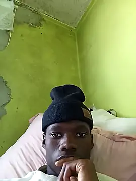 Snapshot of phumlanisanka chatting on 10-04-25, 09:29 phumlanisanka online show from 10-04-25, 09:29