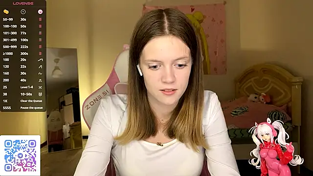 VibeQueenLucy online show from 10-14-25, 04:30