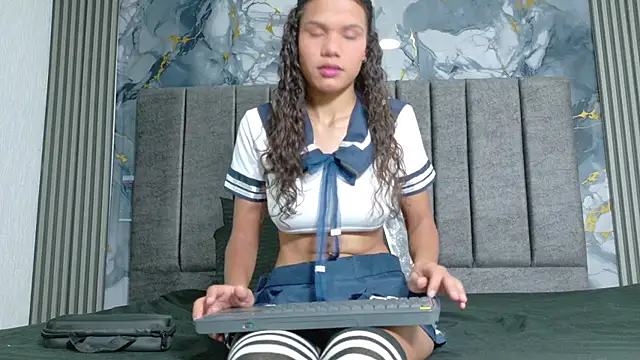 AngelineJolie online show from 09-20-25, 11:22