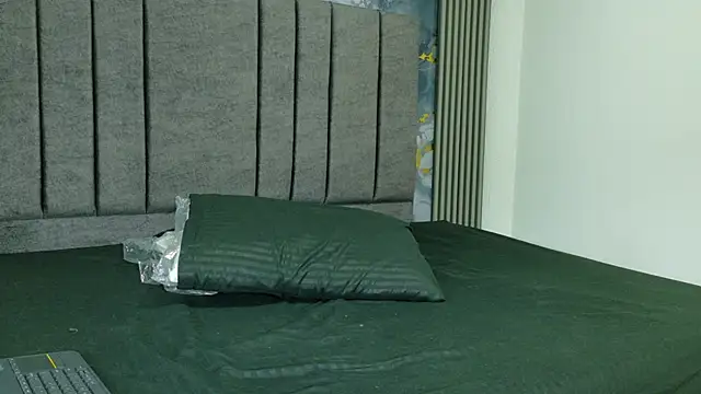 AngelineJolie online show from 09-30-25, 07:08