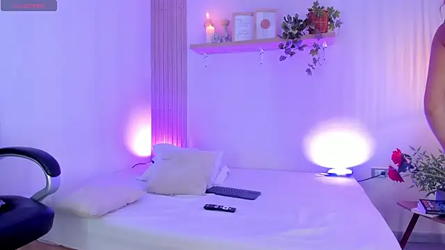 Cristalfoxy  online show from 12-19-25, 06:59