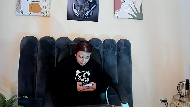 Snapshot of Cristalfoxy_ chatting on 06-11-26, 12:32 Cristalfoxy online show from 06-11-26, 12:32
