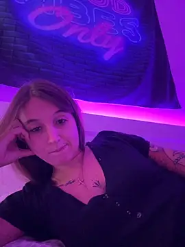 Snapshot of duomagique_off chatting on 09-12-25, 09:04 duomagique off online show from 09-12-25, 09:04