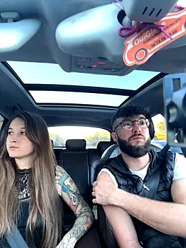 Snapshot of duomagique_off chatting on 10-13-25, 04:40 duomagique off online show from 10-13-25, 04:40