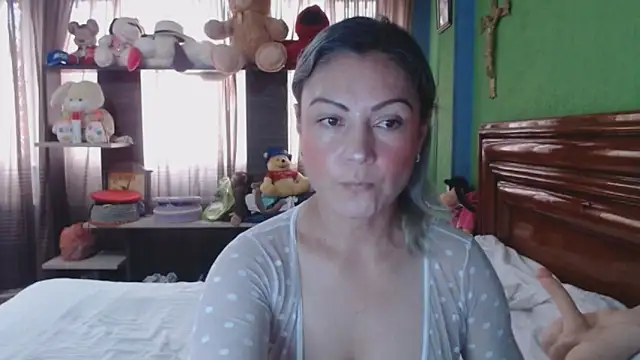  Charlize theron  online show from 12-21-25, 02:46